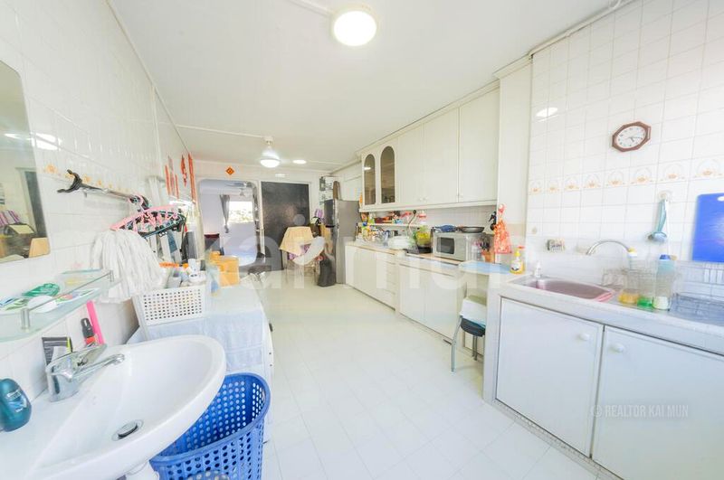 4 Room (4NG) HDB for Sale in  475 Ang Mo Kio Avenue 10 - Image 2